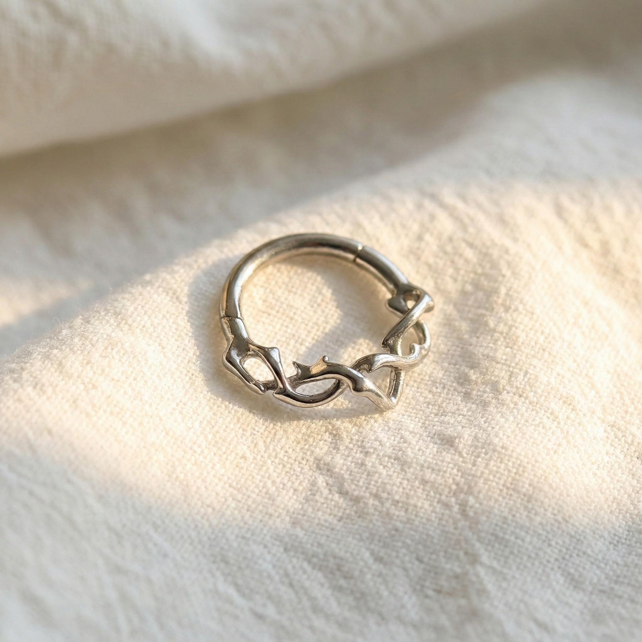 16G Titanium Branch Septum Clicker, Thorn Daith Ring, Nature Inspired Twig Helix Hoop, Hypoallergenic Gothic Cartilage Piercing