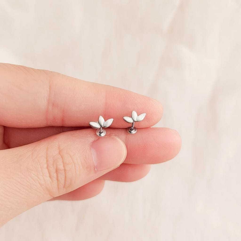 20G/18G/16G lotus Push Pin Labret • Threadless Flat Back Earring • Tragus Stud • Flat Back Stud • Helix Stud • Cartilage Stud