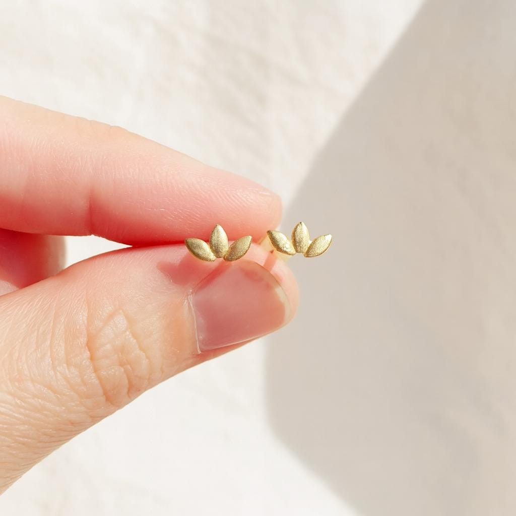 20G/18G/16G lotus Push Pin Labret • Threadless Flat Back Earring • Tragus Stud • Flat Back Stud • Helix Stud • Cartilage Stud