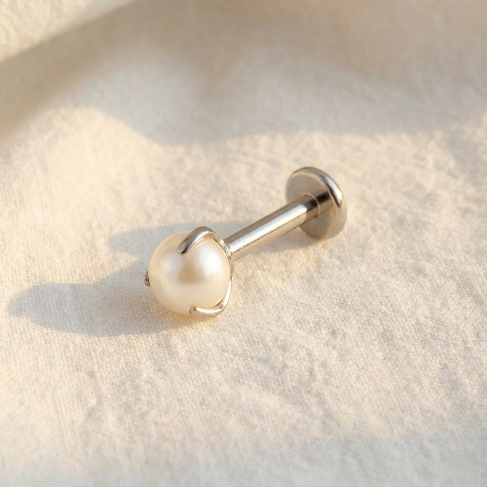 Titanium Pearl Threadless Push Pin Labret, 4mm 5mm 6mm Pearl Flat Back Earring, Cartilage Stud Earring, Pearl Conch Tragus Helix Nose Stud