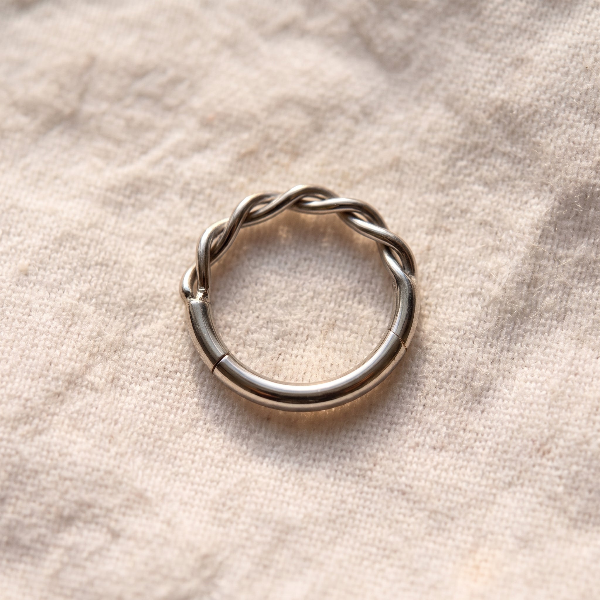 Twisted Rope Braided Clicker Hoop 16G – Titanium Septum & Daith Ring