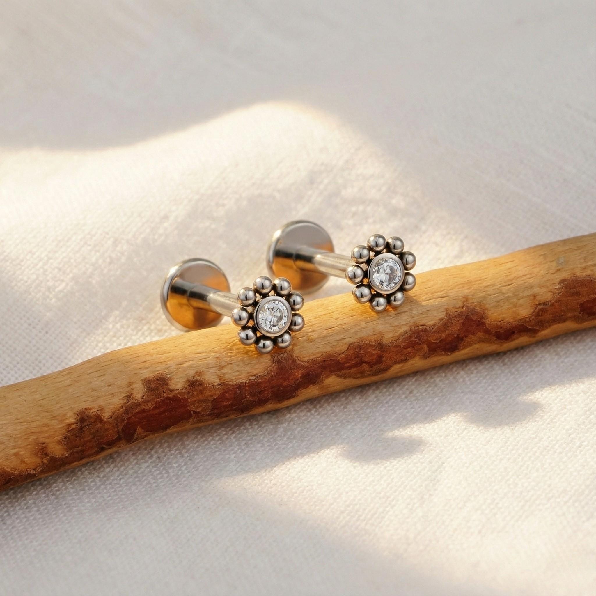 16G Tiny Flower Push Pin Labret • Threadless Flat Back Earring • Tragus Stud • Flat Back Stud • Helix Stud • Cartilage • Nose Stud