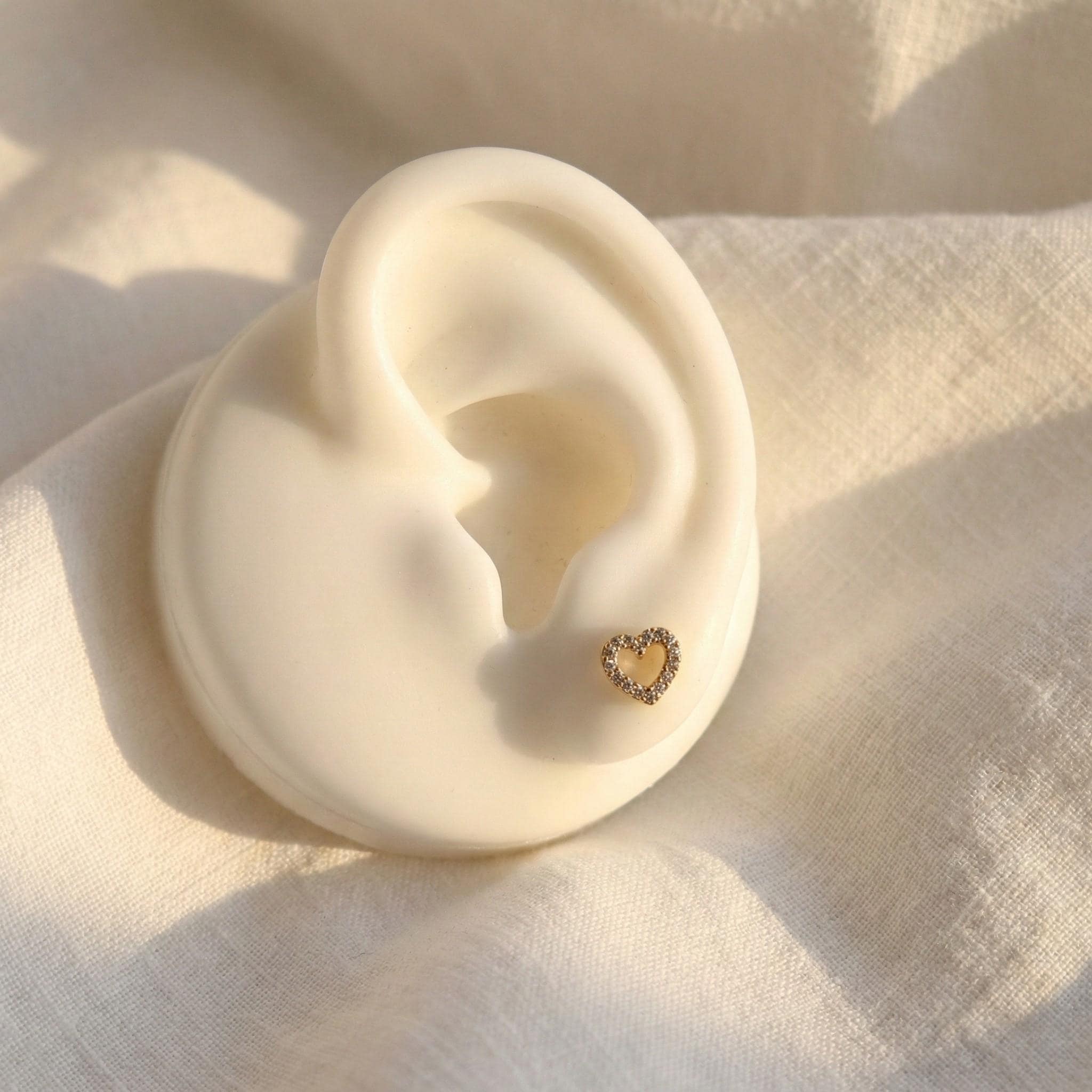 18G/16G Titanium Open Heart Cz Threadless Push Pin Labret, Heart Flat Back Earring, Cartilage Stud, Tragus, Helix, Conch, Nose Stud
