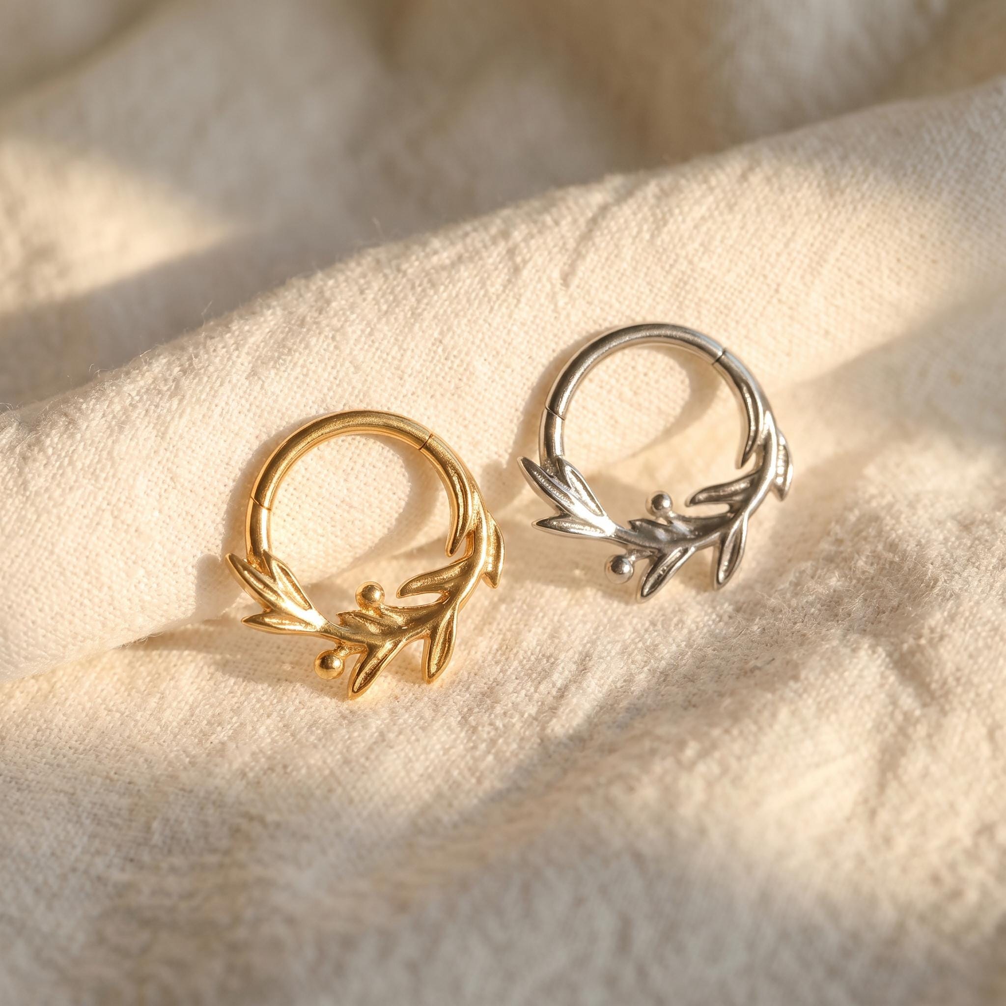 16G ASTM F136 Titanium Septum Ring, Basic Hinged Clicker Hoop, Daith Cartilage Earring, Minimalist Nose Piercing, Implant Grade