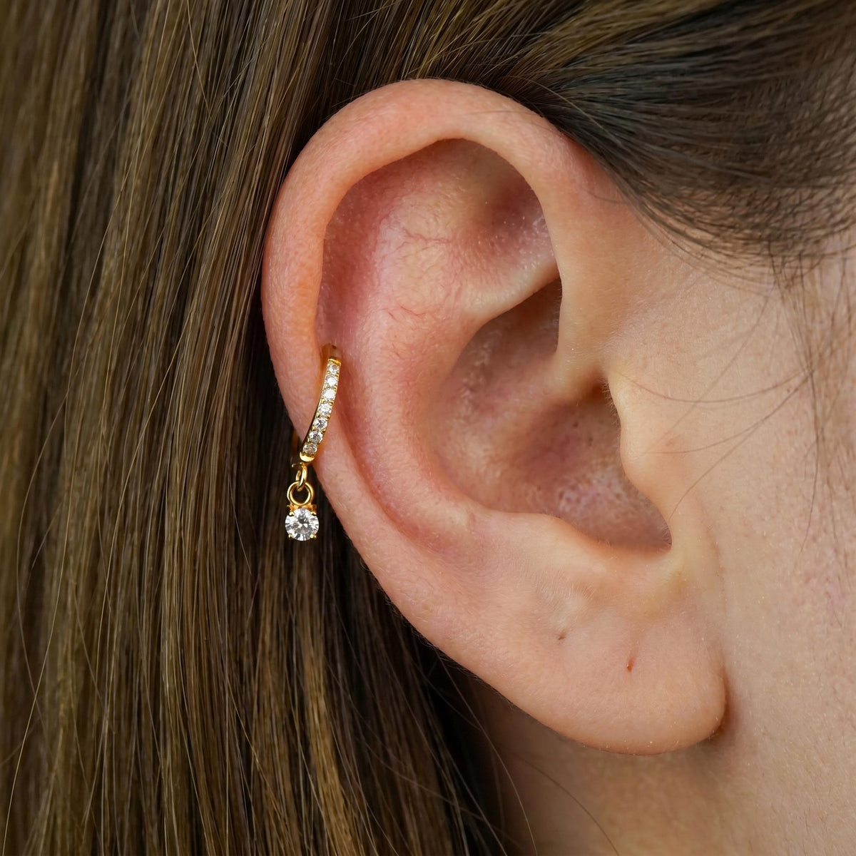 Dangle Charm Hoop 16G – Titanium Round CZ Helix Clicker