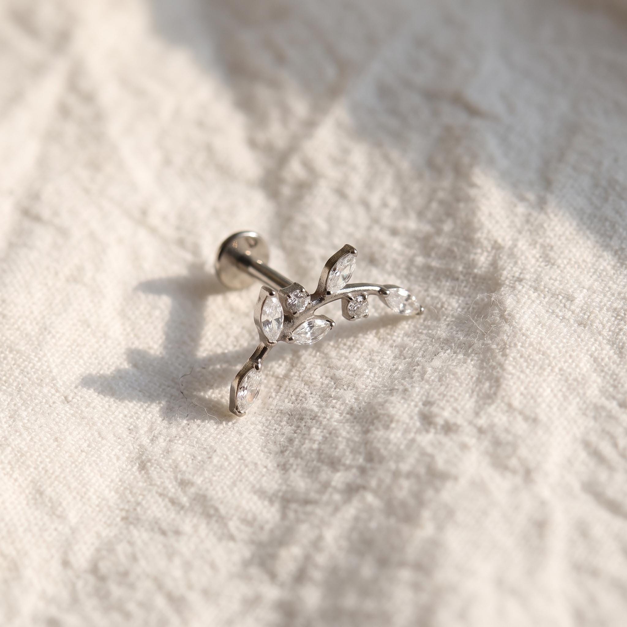 CZ Leaf Labret Stud – Titanium Botanical Cartilage & Helix Earring