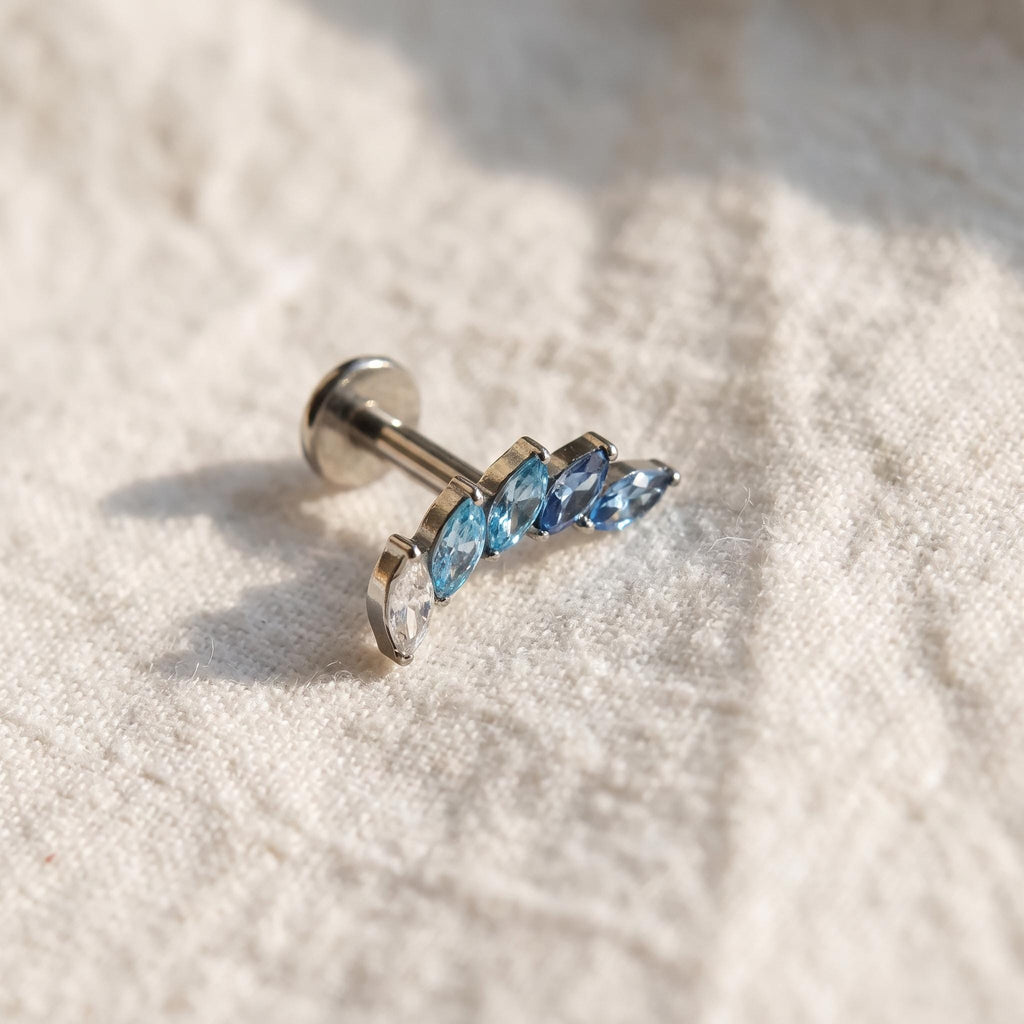 Prong CZ Labret Stud – Titanium Internally Threaded Helix Earring