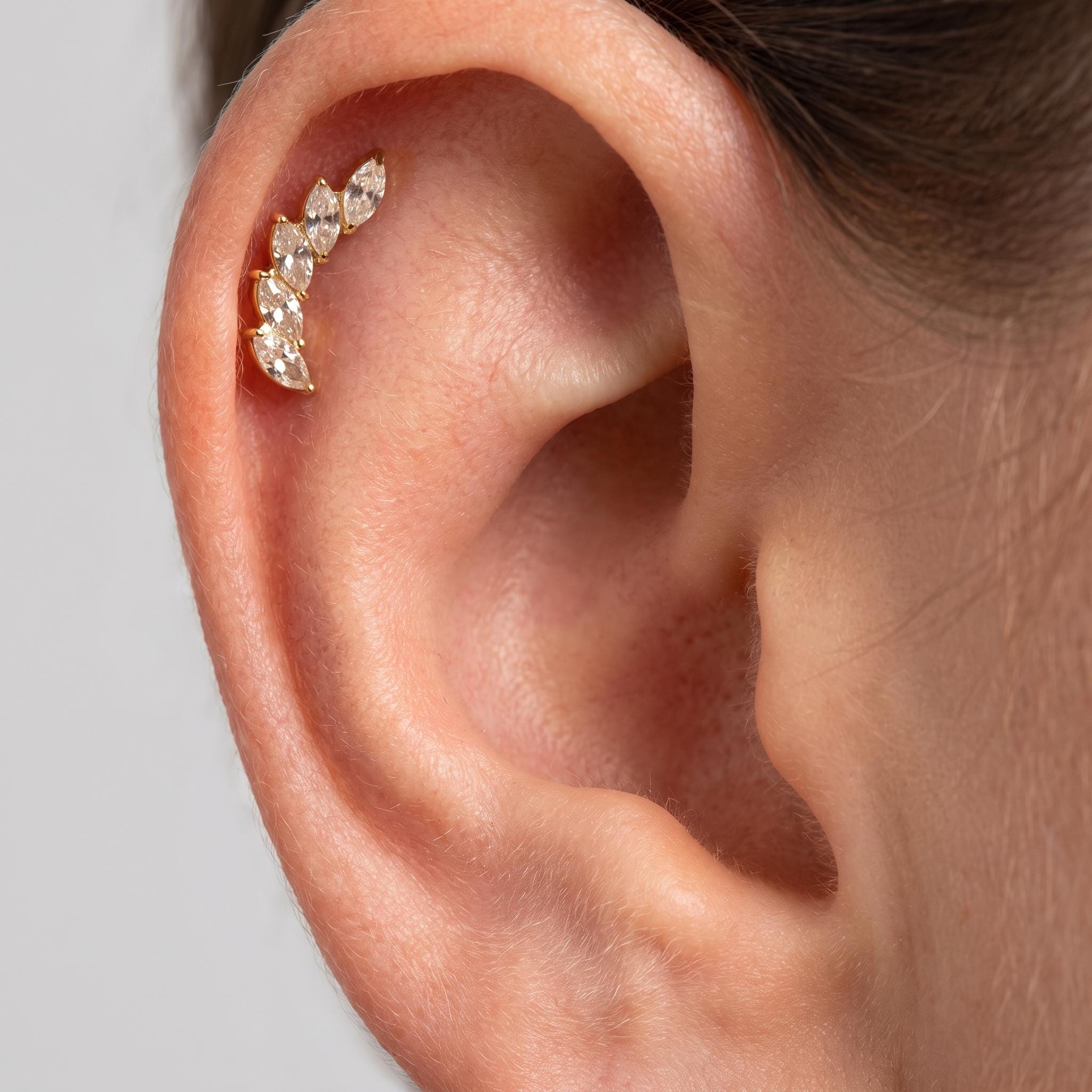 Prong CZ Labret Stud – Titanium Internally Threaded Helix Earring